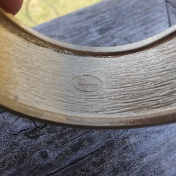 Lia Sophia That’s a Wrap Cuff Bracelet Brutalist vibes Hammered gold tone metal - Picture 5 of 16